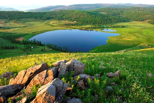 Хар зүрхний хөх нуур