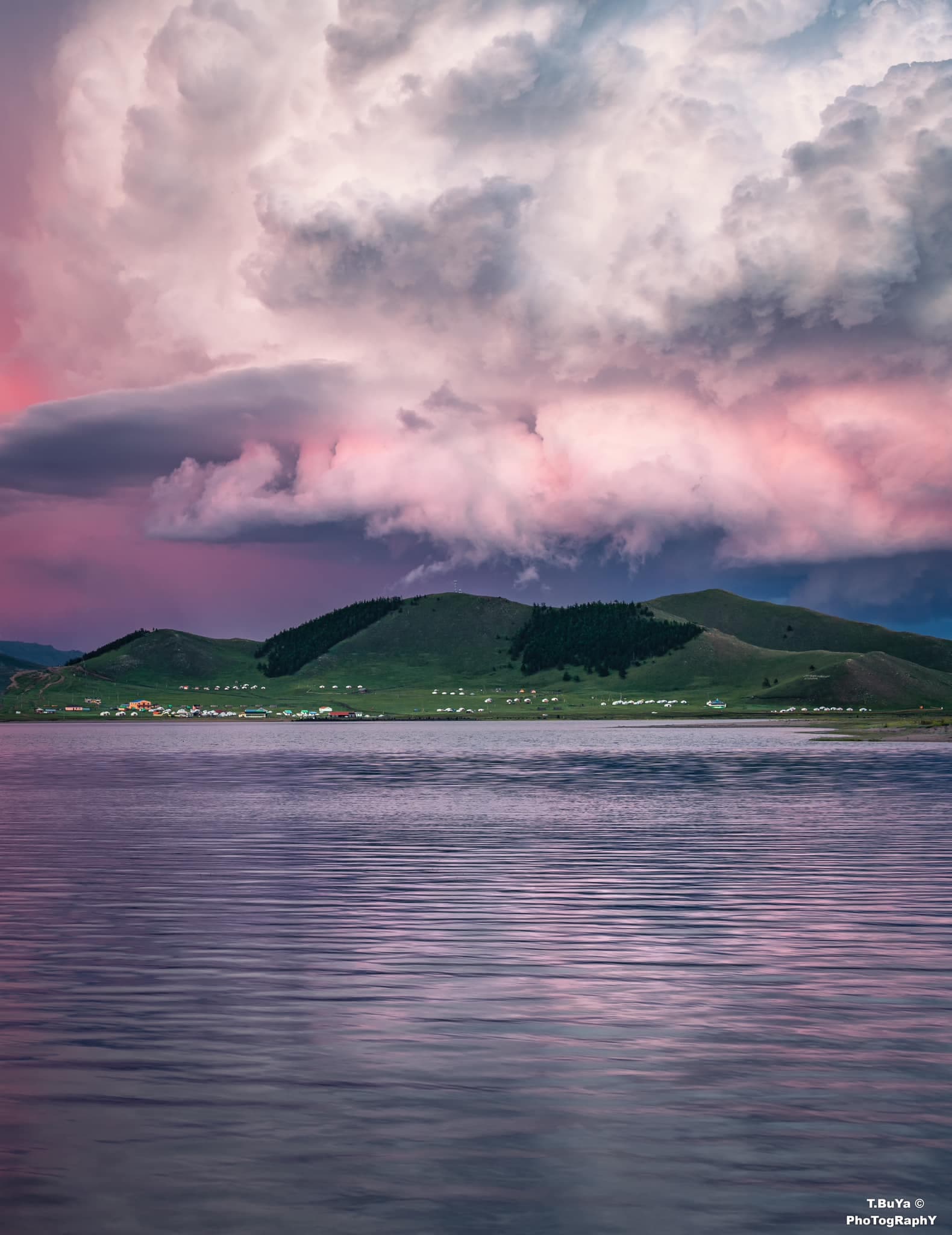 Цэнхэрийн халуун рашаан ба Тэрхийн цагаан нуур, Хоргын тогоо