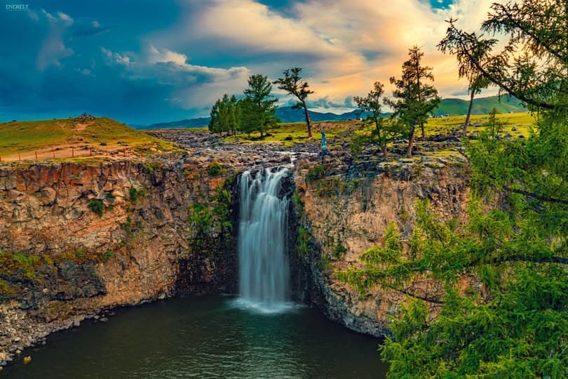 Хүйсийн найман нуур ба Улаан Цутгалан